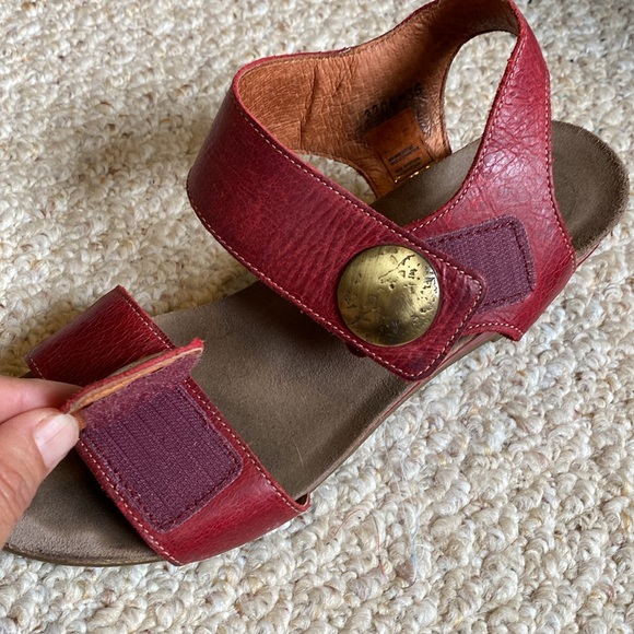 Taos sandals. Burgundy size 8.5, euro 39 - Picture 5 of 5